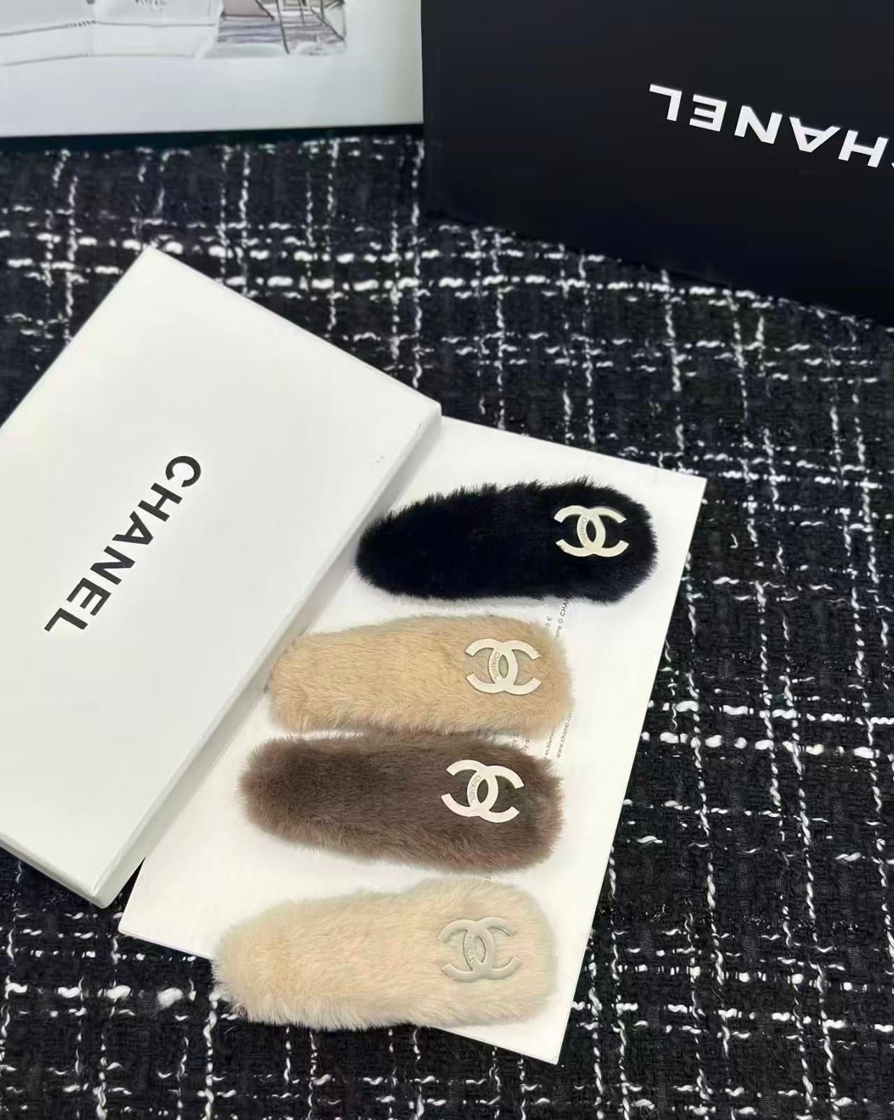 Chanel hair clip